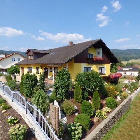 Scenic Apartment With Balcony Garden Deckchairs Barbecue Gleissenberg Экстерьер фото