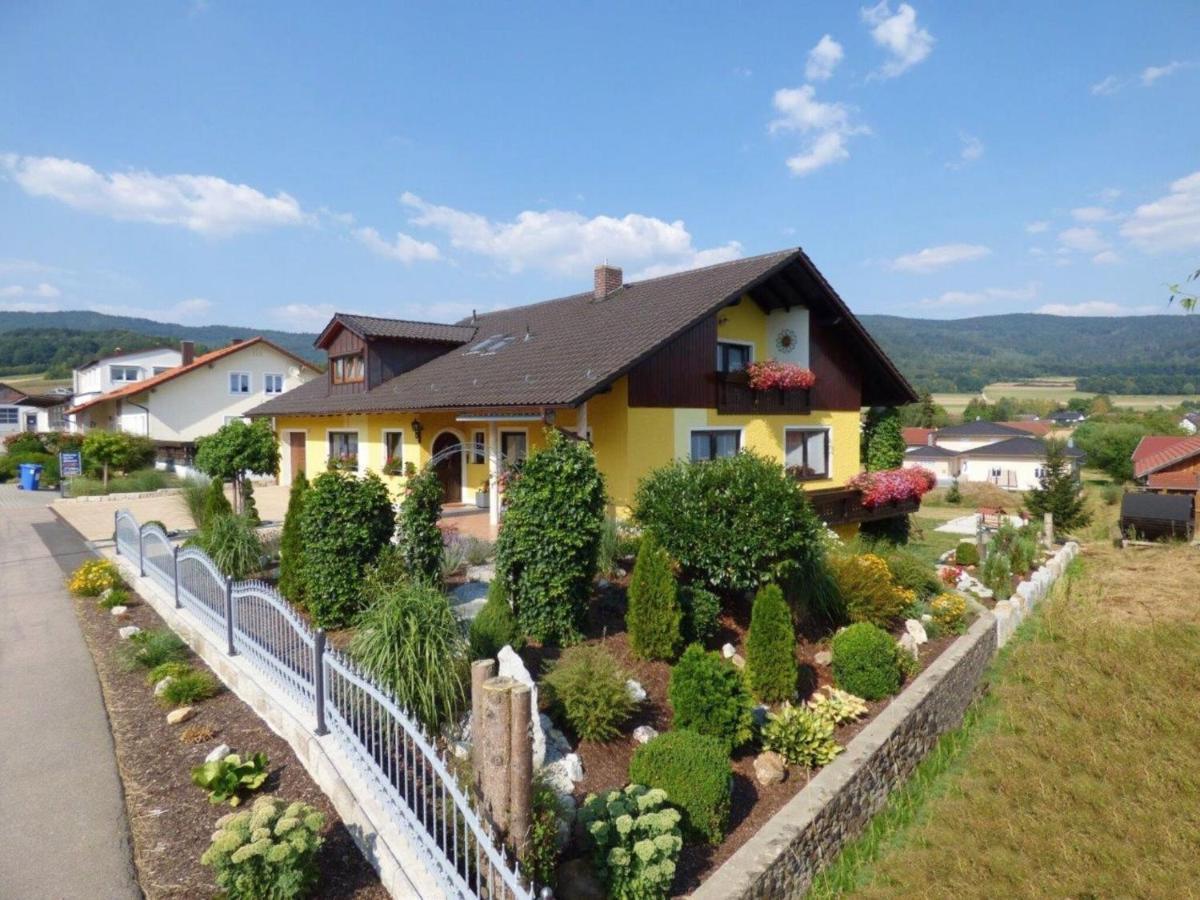 Scenic Apartment With Balcony Garden Deckchairs Barbecue Gleissenberg Экстерьер фото