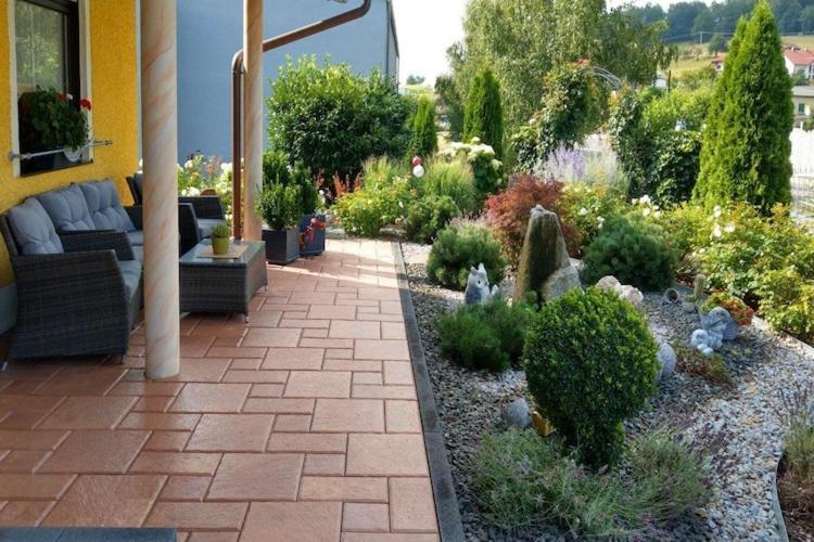 Scenic Apartment With Balcony Garden Deckchairs Barbecue Gleissenberg Экстерьер фото
